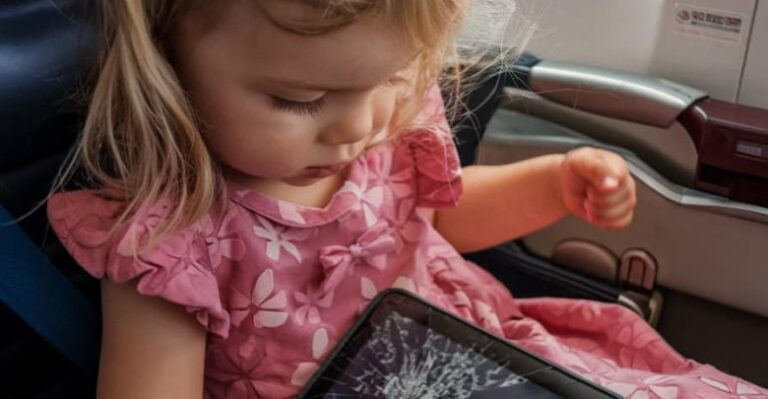 Entitled Mom on the Flight Broke My Daughter’s iPad, She Regretted It Sooner Than I Could Have Imagined