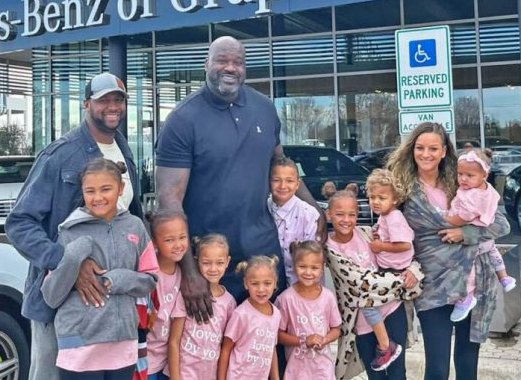 Shaq visits a family of 11 and buys them two new cars then showers them with even more kindness