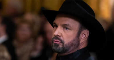 Garth Brooks moved to tears by Kelly Clarkson’s ‘The Dance’ cover