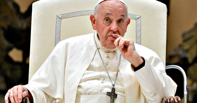 Pope Francis facing early stages of kidney failure